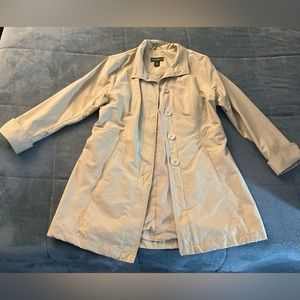 Eddie Bauer Women’s Trench coat / size L / color: cream
